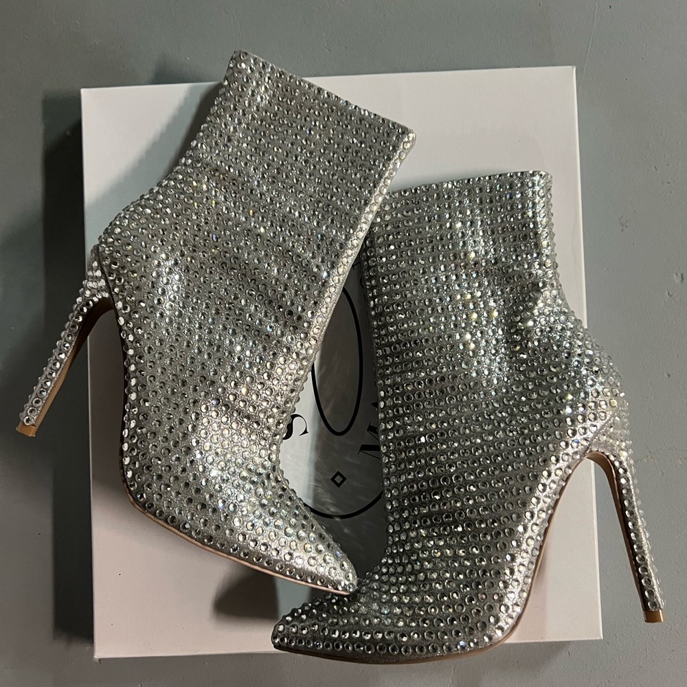 Steve Madden Sparkle high heel boots size 6